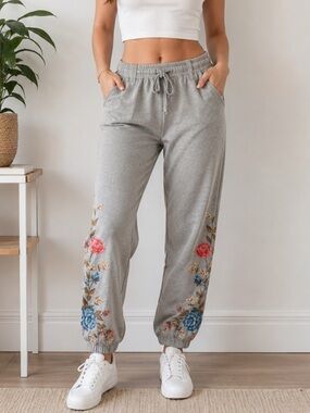 Driftwood Women’s Embroidered Joggers in Gray size Medium